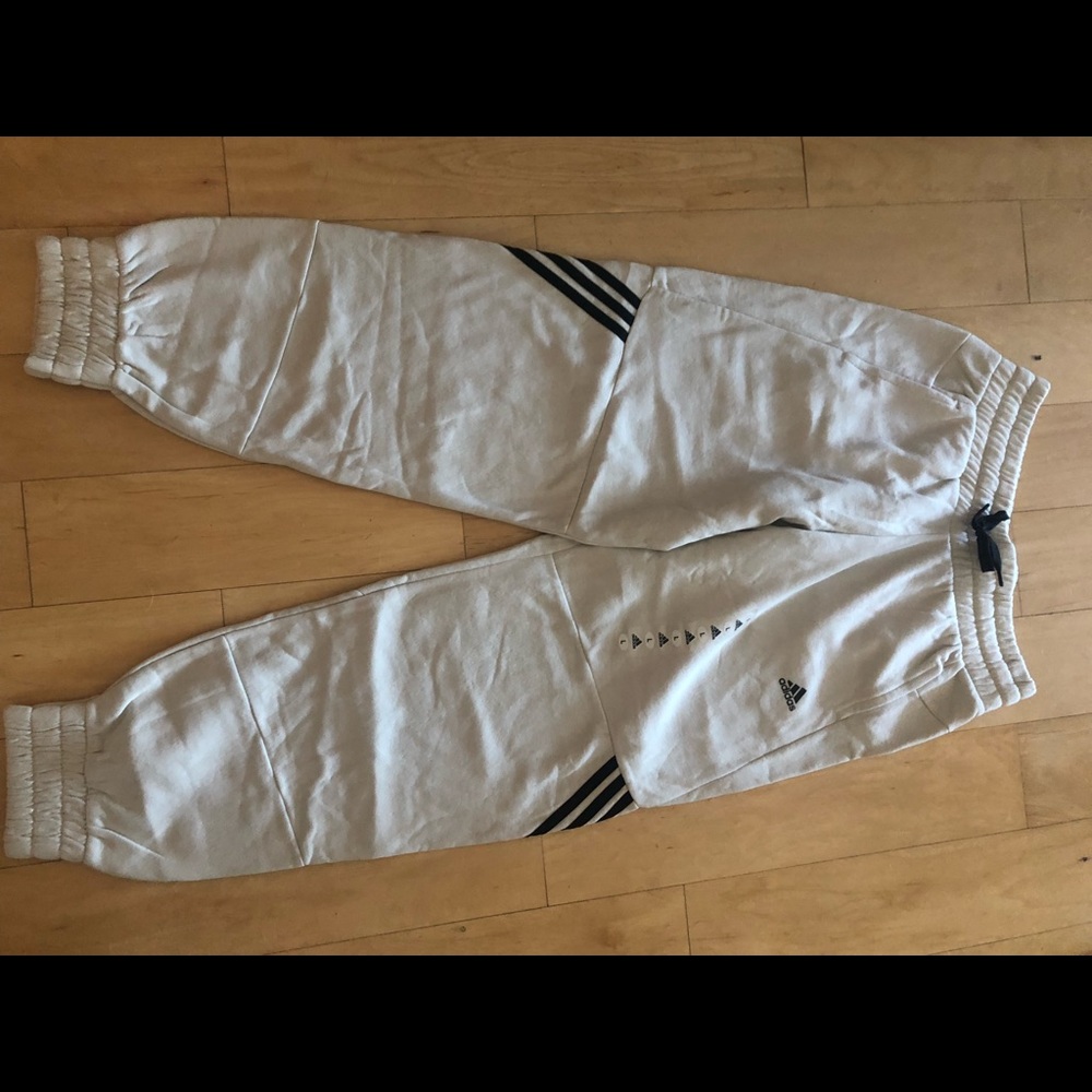 Adidas 3 stripe Women’s sweatpants size large